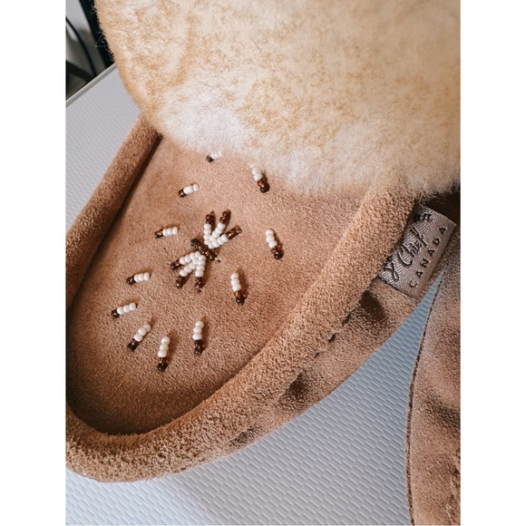 Beaded Sheepskin Moccasins Laurentian Chief - Picture 6 of 7